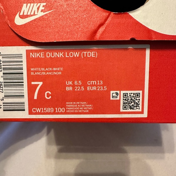 Nike Black and White Dunk sneakers toddler size 7C - Picture 2 of 2